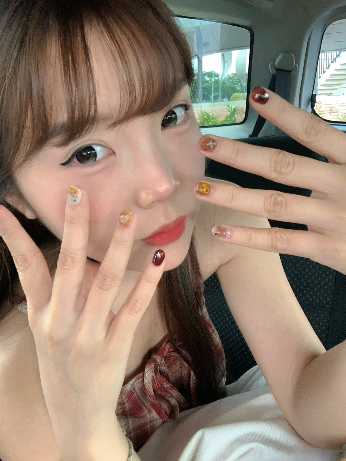 Nail art and personal style shared by @crystalyww, set 1, frame 1